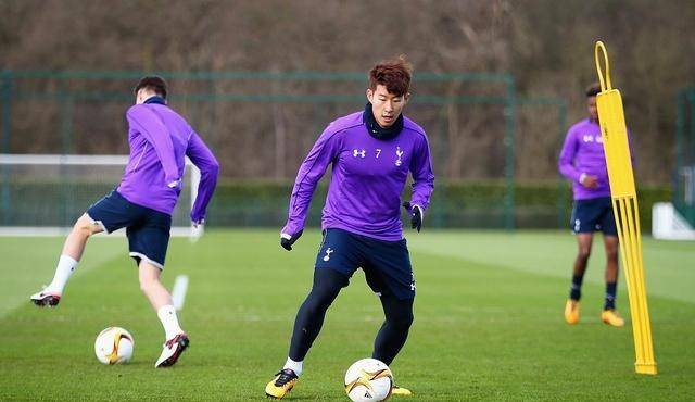 包含西悉尼流浪者外援训练状态火热，世俱杯淘汰赛关键战的词条