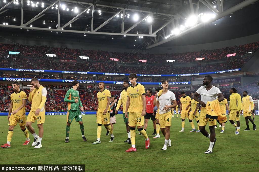 足球比赛引燃热情,球迷狂热期待的简单介绍 足球比赛引燃热情,球迷狂热期待的简单介绍