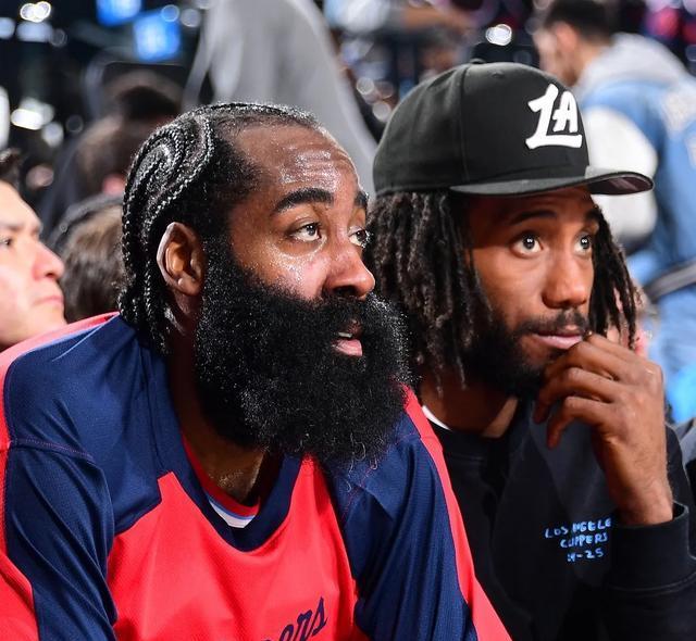 云南队球员在比赛中获得令人惊讶的胜利 云南队球员在比赛中获得令人惊讶的胜利