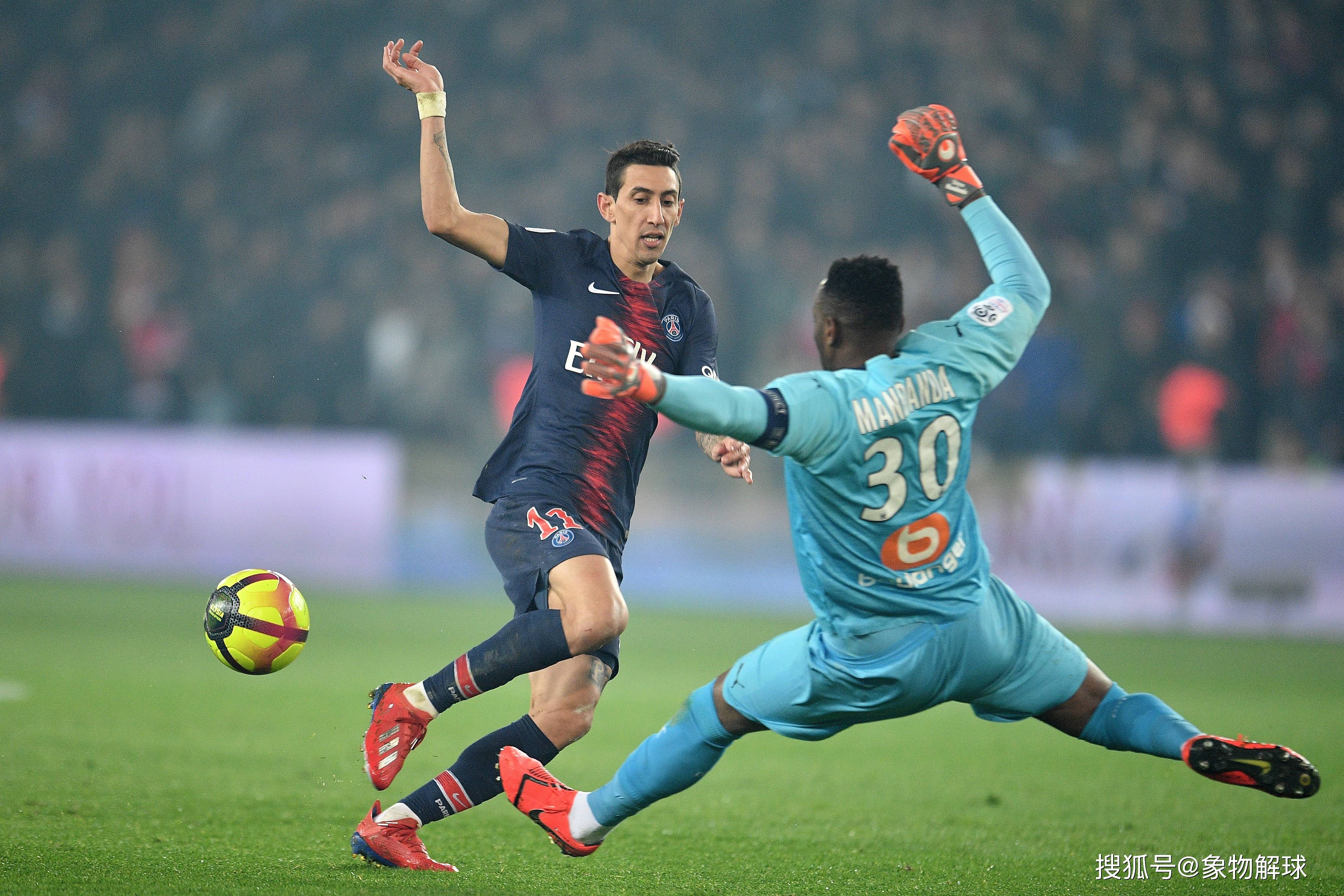 包含一场激烈的足球比赛,球员们拼尽全力为荣誉而战的词条 包含一场激烈的足球比赛,球员们拼尽全力为荣誉而战的词条