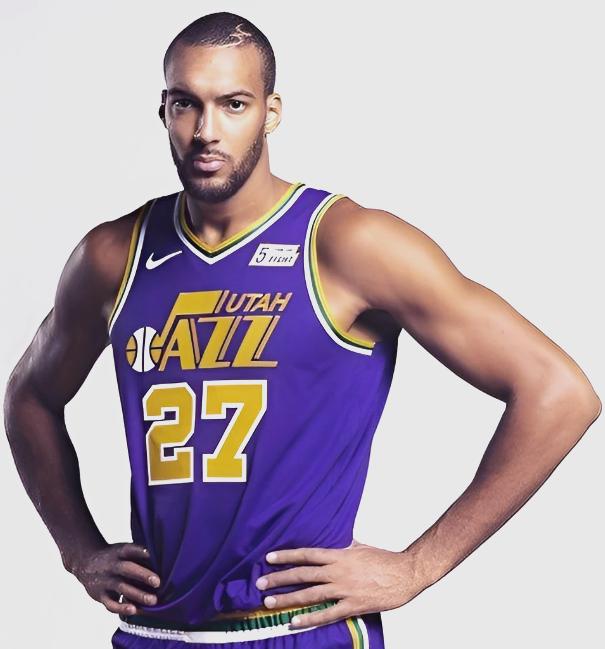 精湛技术赢得赞誉，球员成为焦点