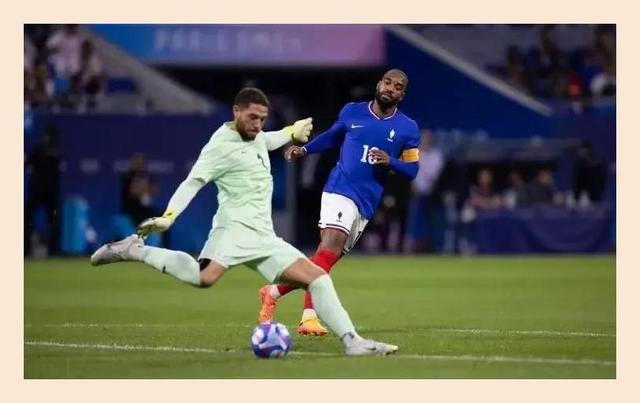 激战连连:亚洲足球豪门对决再度上演 激战连连:亚洲足球豪门对决再度上演