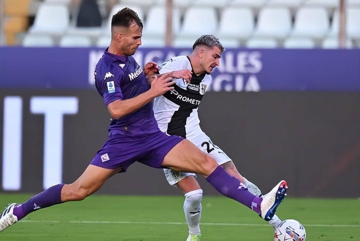 胜负悬念令人紧张,球员倾尽全力 胜负悬念令人紧张,球员倾尽全力