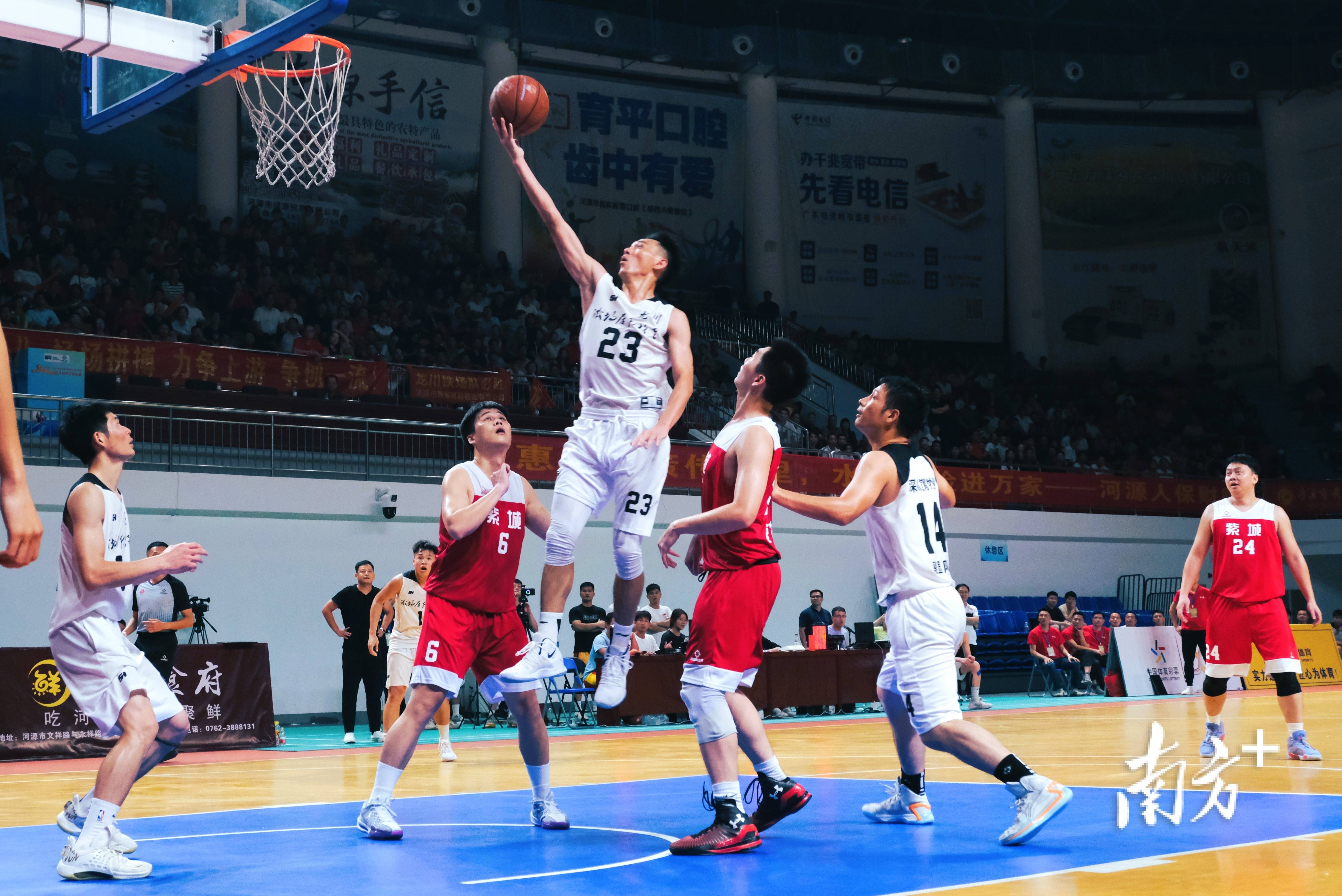 球场上的精彩瞬间,令人目不转睛的简单介绍 球场上的精彩瞬间,令人目不转睛的简单介绍