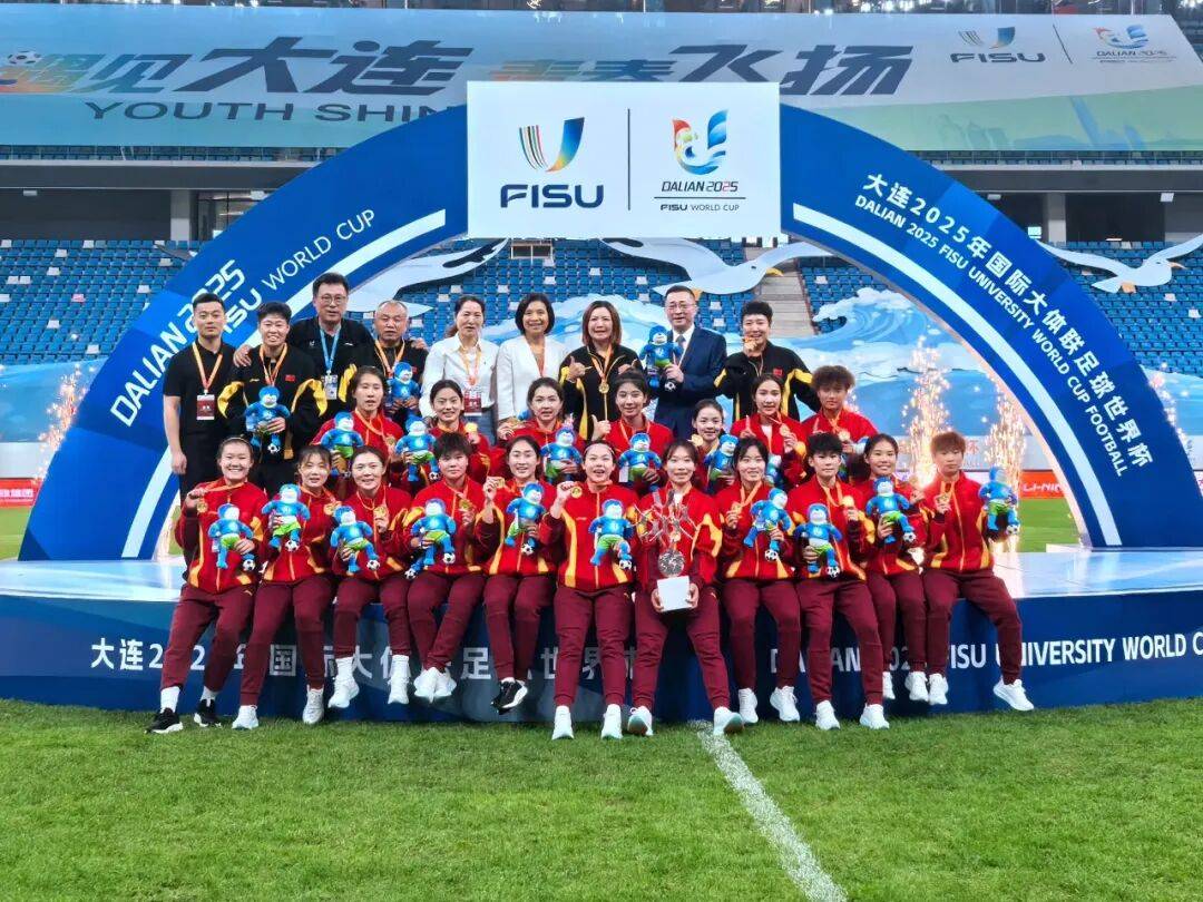 国际女足赛事上,中国队员奋力拼搏的简单介绍 国际女足赛事上,中国队员奋力拼搏的简单介绍