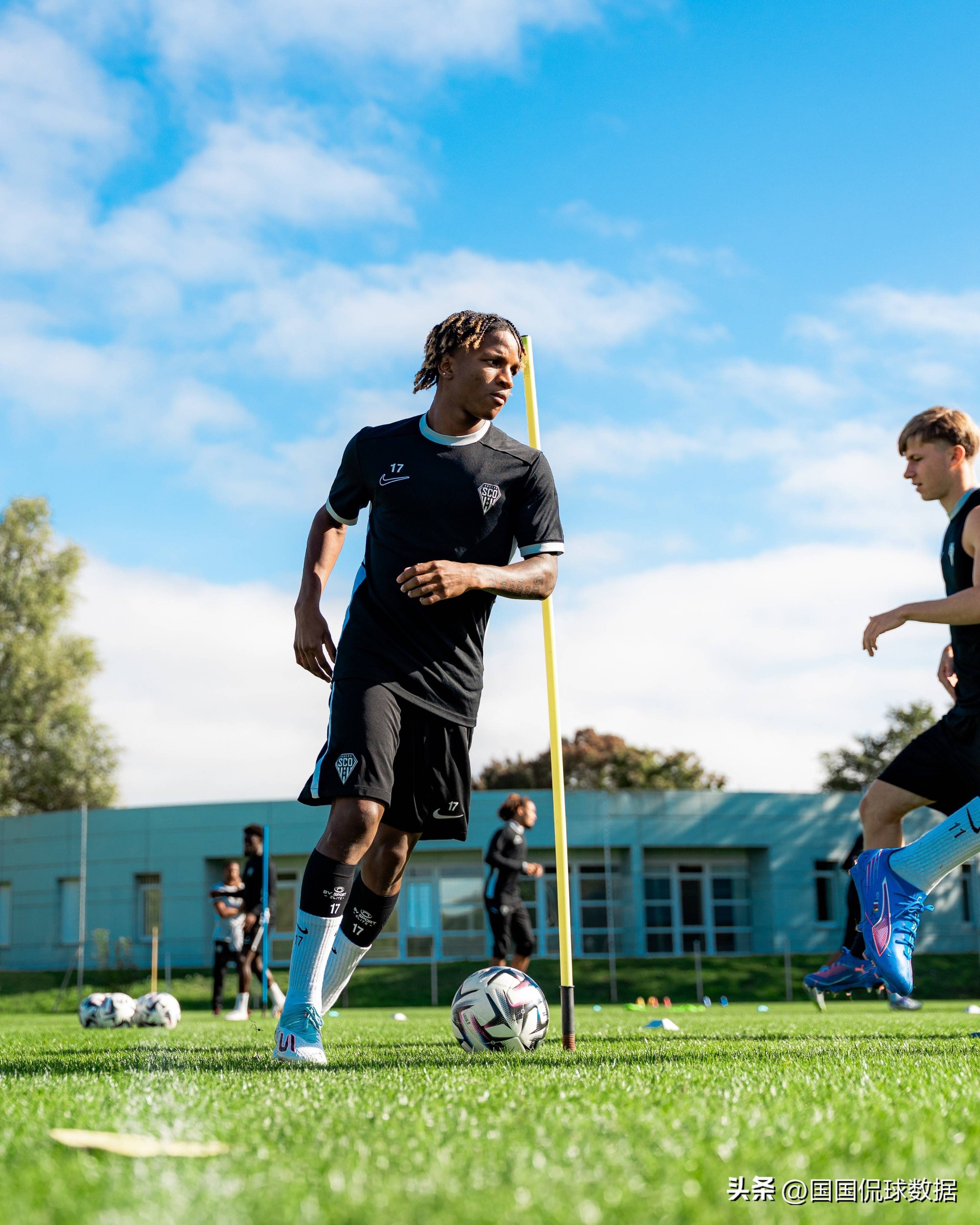 里昂客场挑战梅斯,胜者将收获三分的简单介绍 里昂客场挑战梅斯,胜者将收获三分的简单介绍