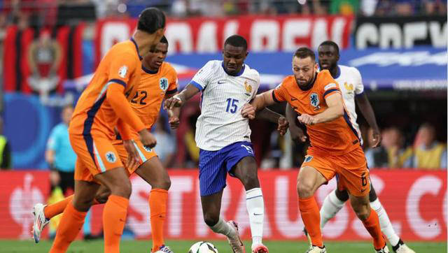 荷兰队首轮惨败,提前出局遗憾失利 荷兰队首轮惨败,提前出局遗憾失利