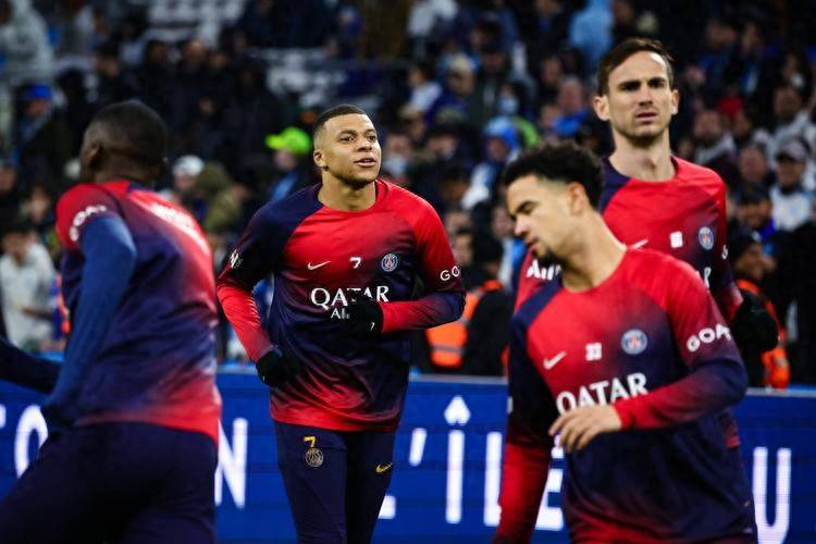 巴黎圣日耳曼逆转击败摩纳哥，登顶积分榜的简单介绍